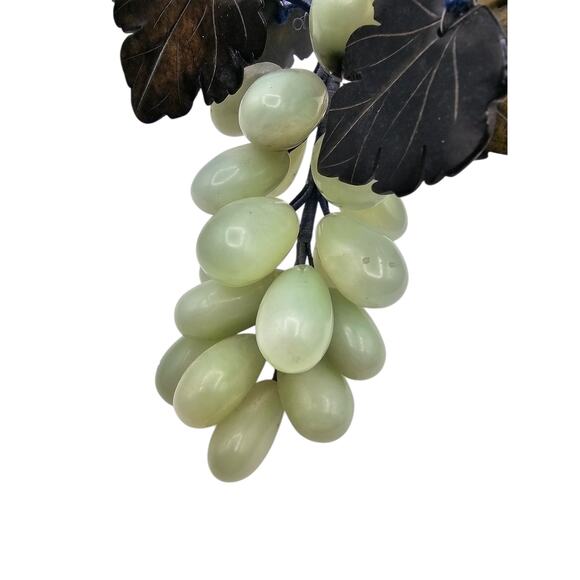 Vintage Large Chinese Carved Stone Fruit Jade GRAPES w/ Leaves - Picture 7 of 7